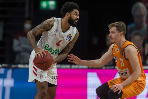 凭借多点突 凭借多点突