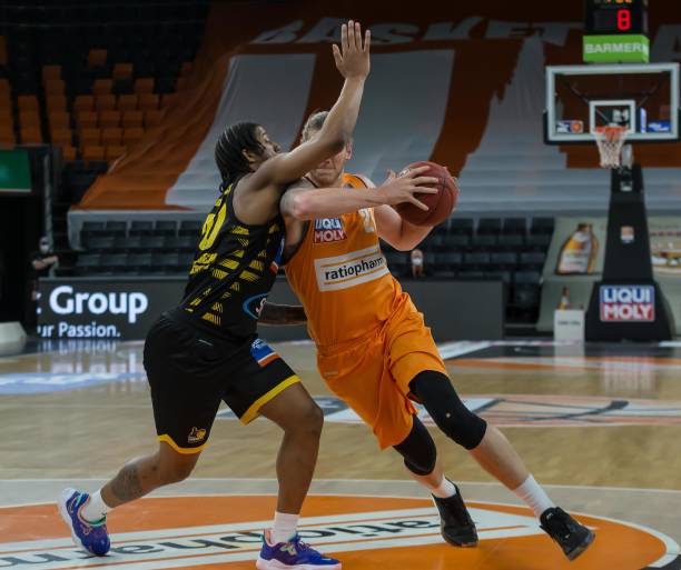 不可避免地 不可避免地